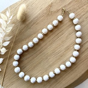 Kazuri halskde White MOP