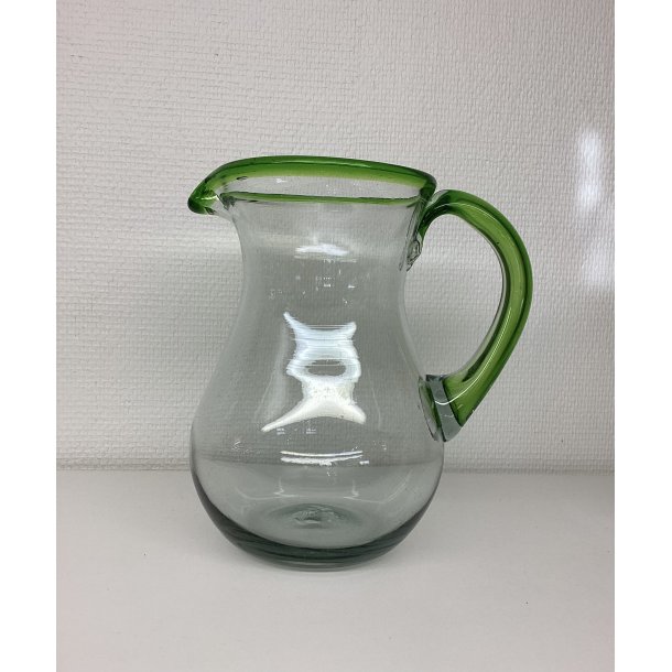 To liters kande i mundbl�st mexicansk glasset gr�n kant