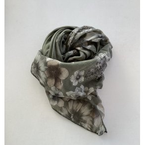 Armygrn trklde med blomster