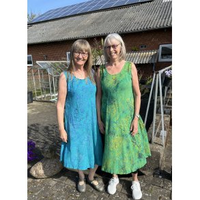 Kjole uden rmer i krinklet viskose