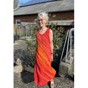 Kjole i hndmalet krinklet viskose