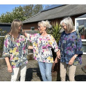 Overdel i smukke farver med blomstre