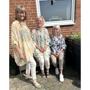 Stor skjorte i let materiale