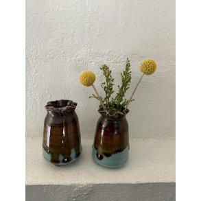 To sm vaser i keramik