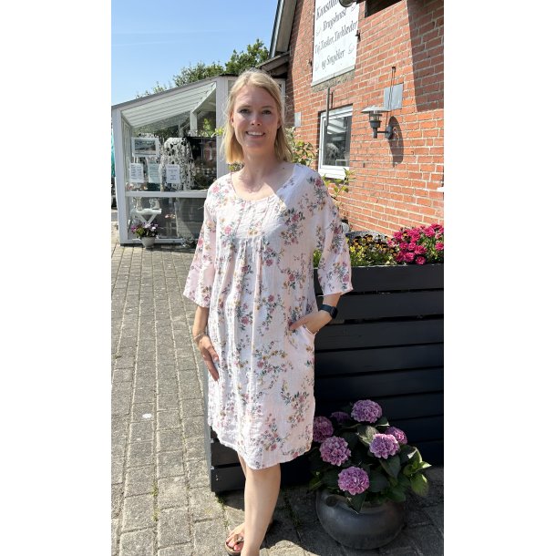 Sm blomstret rosa hr kjole