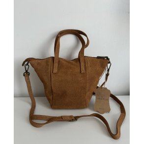 Hndtaske i ruskind med lang skulderrem