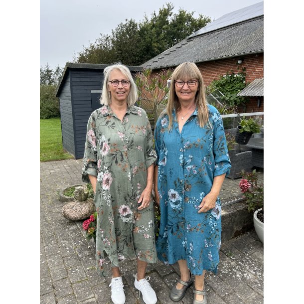 Smuk hr kjole gennem knappet og med blomsterprint