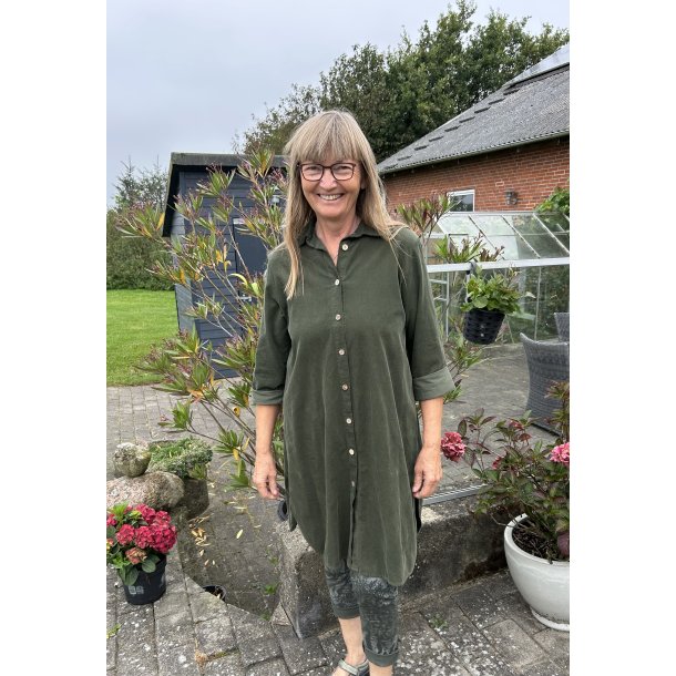 Stor skjorte i mrk army fljl