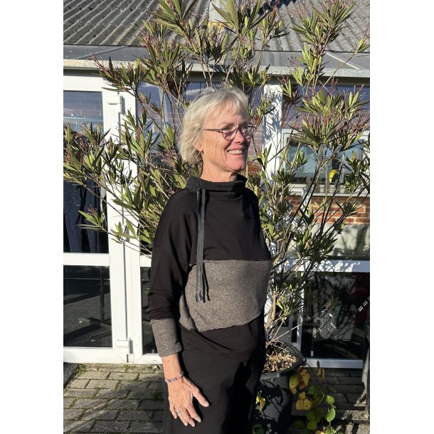 To farvet overdel fra E Avantgarde 