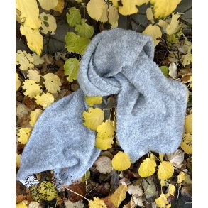 Stort varmt grt halstrklde