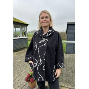 Oversize sort jakke med broderi