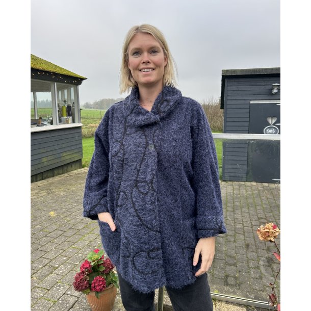 Oversize bl jakke med broderi