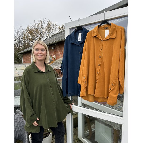 Rummelig gennem knappet tunika