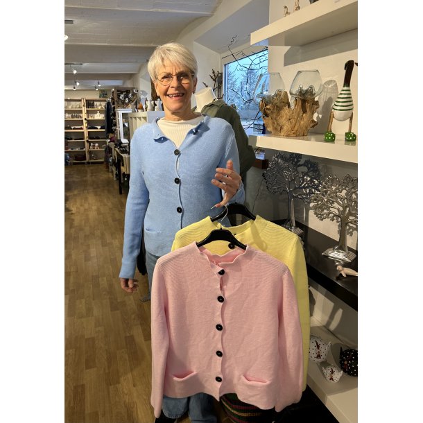 Kort strik cardigan i friske farver