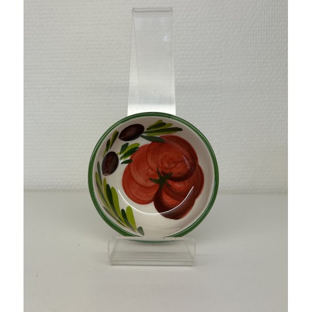 Lille fajance sk�l med tomat og oliven