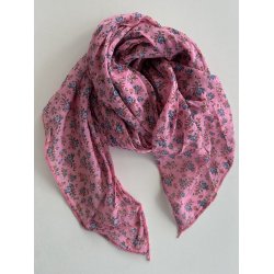 Aflangt t�rkl�de med blomster