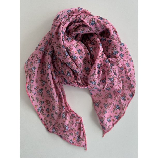 Aflangt t�rkl�de med blomster