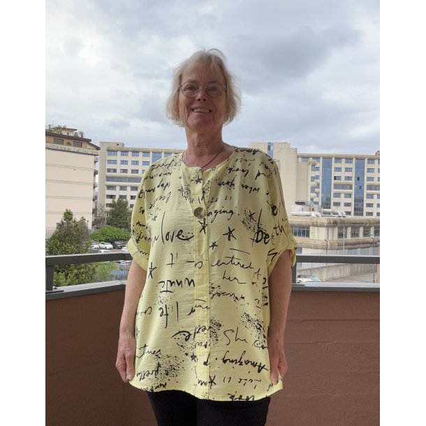 Sart gul one size bluse med sort tekst