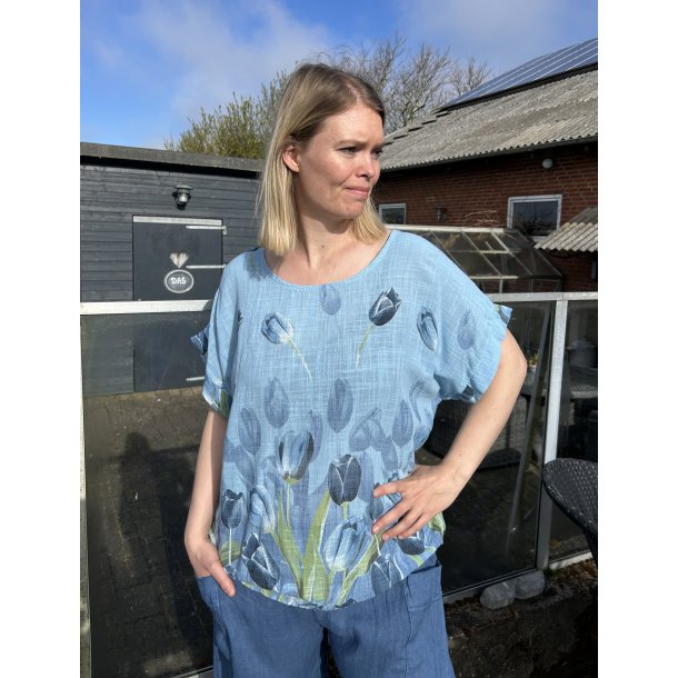 Bl� bomulds bluse med tulipaner