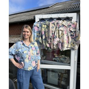 Blomstret h�r jakkernes lommer