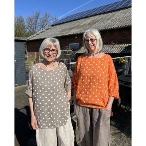 Fin h�r bluse med prikker i one size