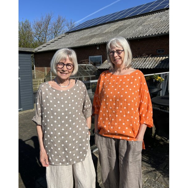 Fin h�r bluse med prikker i one size