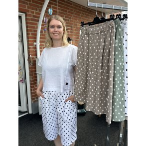 Shorts med lommer og bomber