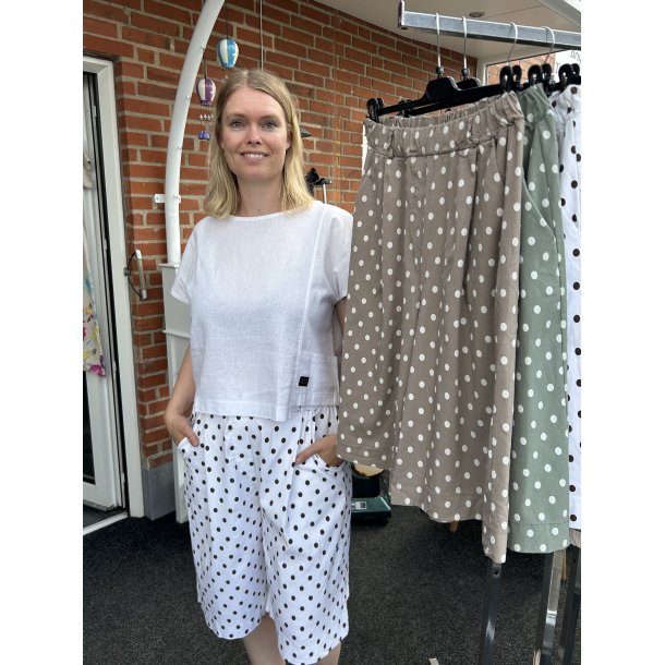 Shorts med lommer og bomber