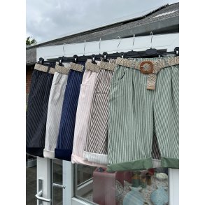 Stribede shorts med b�lte og lommer L/XL