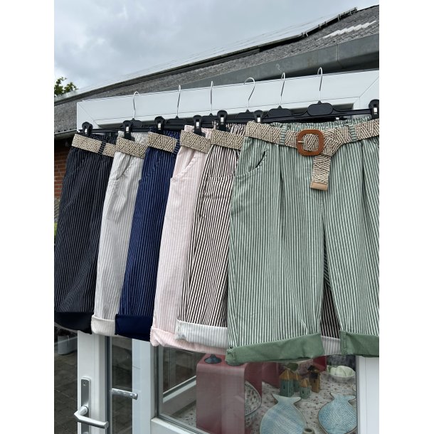 Stribede shorts med b�lte og lommer L/XL