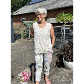 Blomstrede bukser med lommer og b�lte