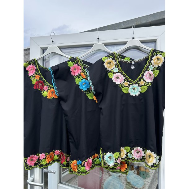 Mexicansk bluse med broderi