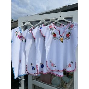 Mexicansk hvid bluse med broderi og hulm�nster
