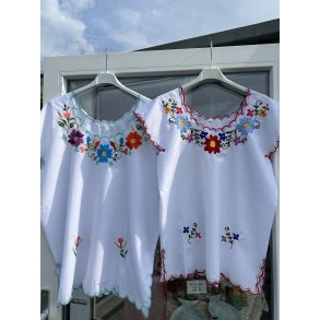 Mexicansk hvid �huipil� bluse med broderi 