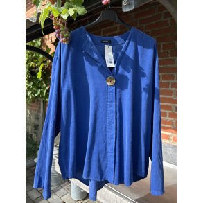 Bluse XXL i bl�t baby fl�jl med pynte knap