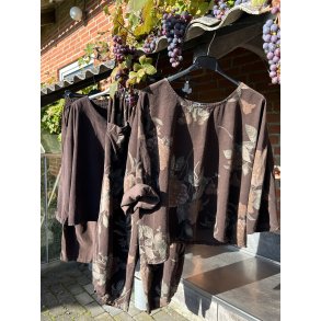 Blomstret bluse og bukser i baby fl�jl 