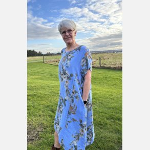 Bl blomstret hr kjole