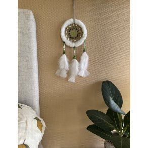 Drmmefanger i hvid med grnne perler 