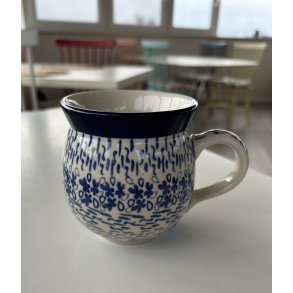 Krus i polsk keramik malet med blomster og bl�t m�nster 