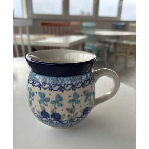 Krus i polsk stent�j med lysebl� blomster. 