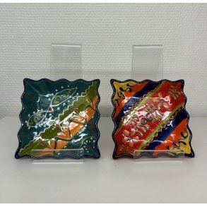 Lille fad med blgekant i spansk keramik 