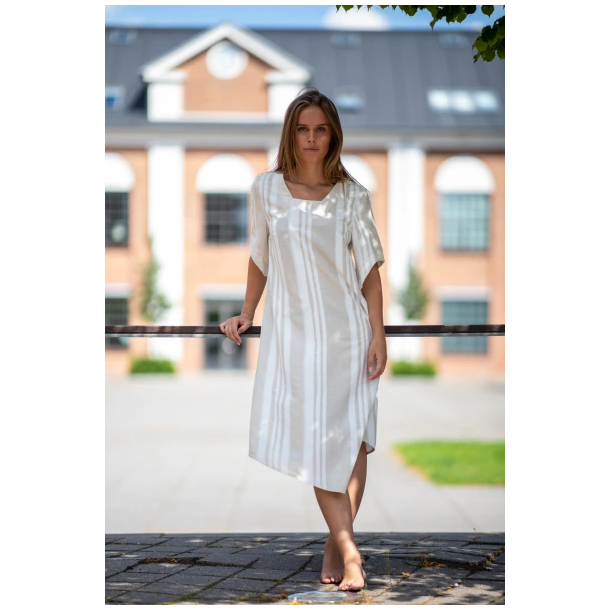 Lys sommer kjole E- Avantgarde