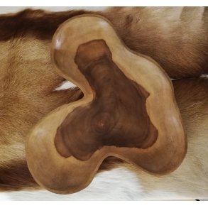 Naturligt formet fad i teaktr