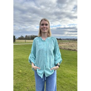 Skjorte bluse i flot bomulds materiale 