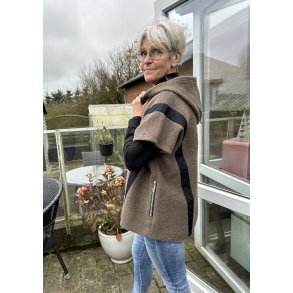 Vest med htte, lommer og tovejs lynls